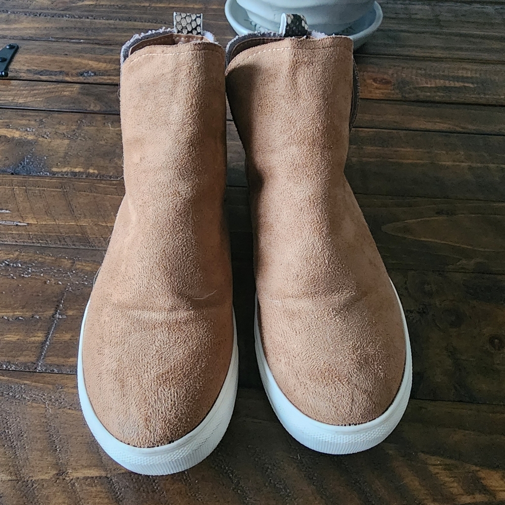 Tan Mid-top Sneakers with snakeskin accent